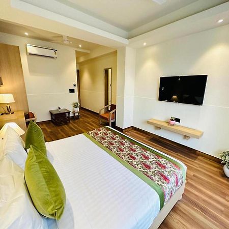 Crown Hotel Agra Near Taj Mahal Dış mekan fotoğraf