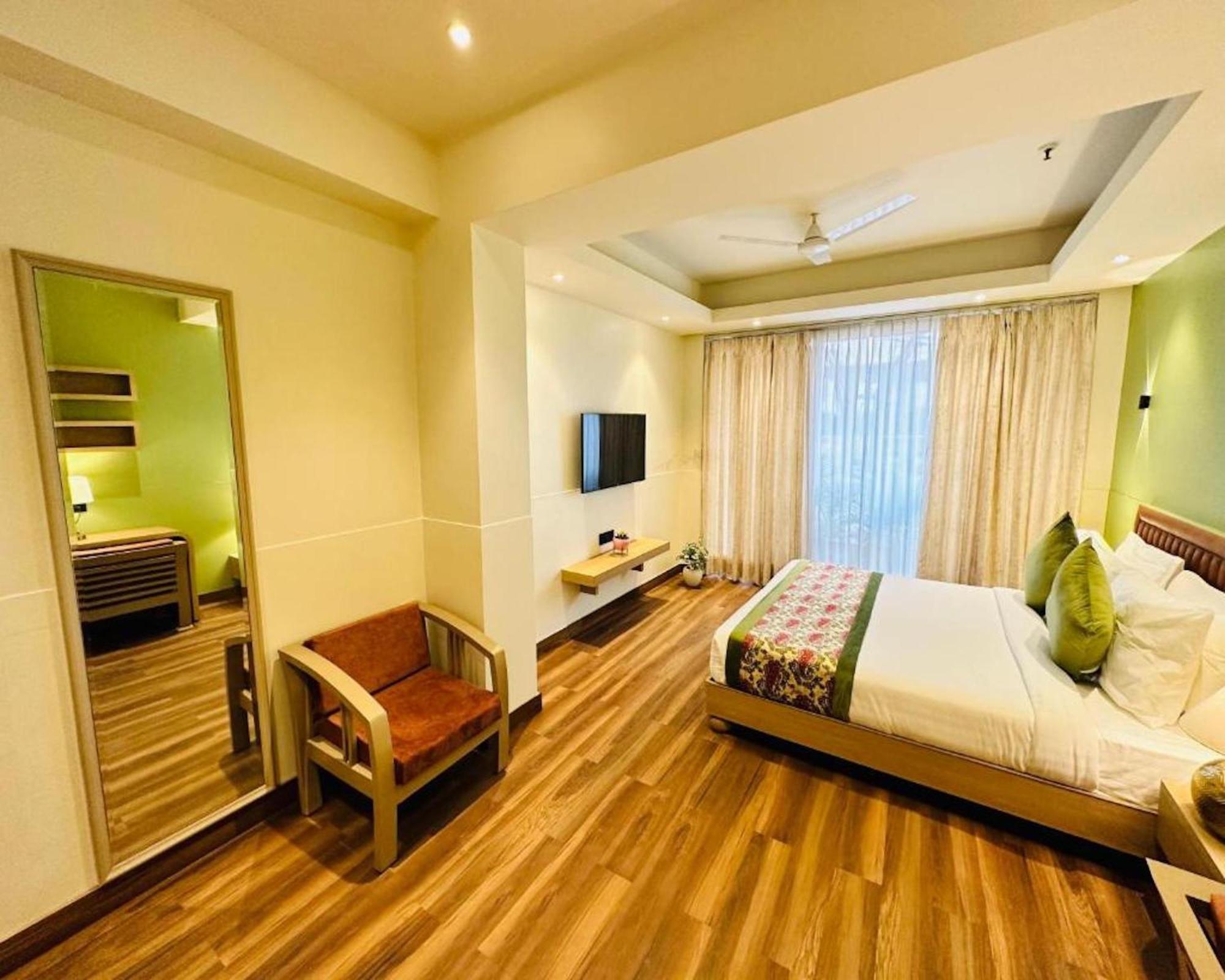 Crown Hotel Agra Near Taj Mahal Dış mekan fotoğraf