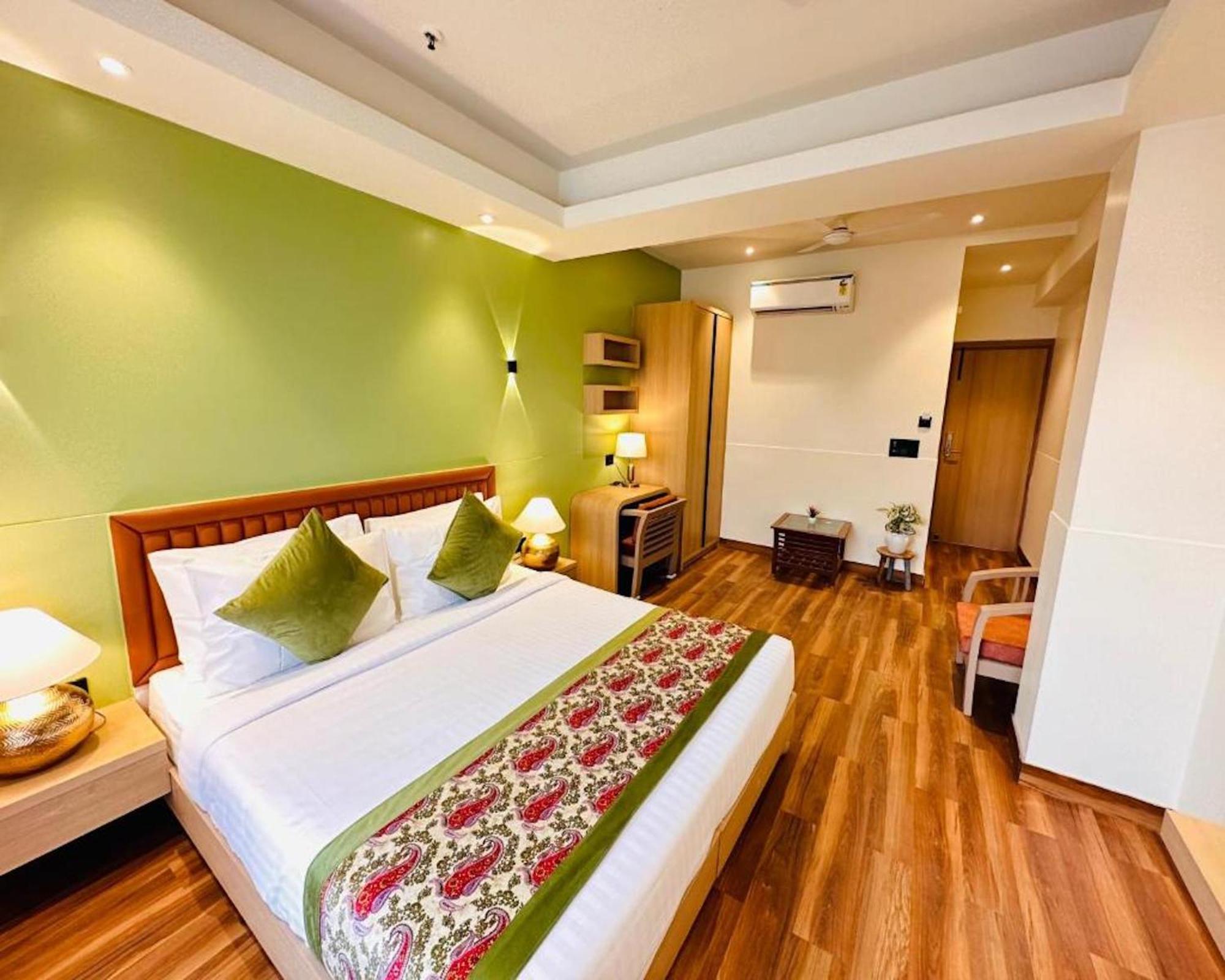 Crown Hotel Agra Near Taj Mahal Dış mekan fotoğraf