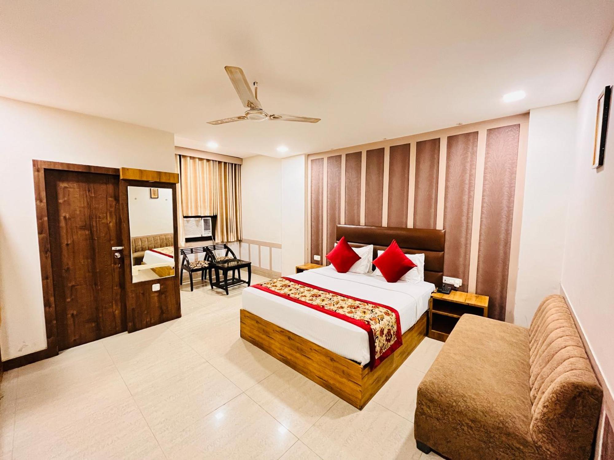 Crown Hotel Agra Near Taj Mahal Dış mekan fotoğraf