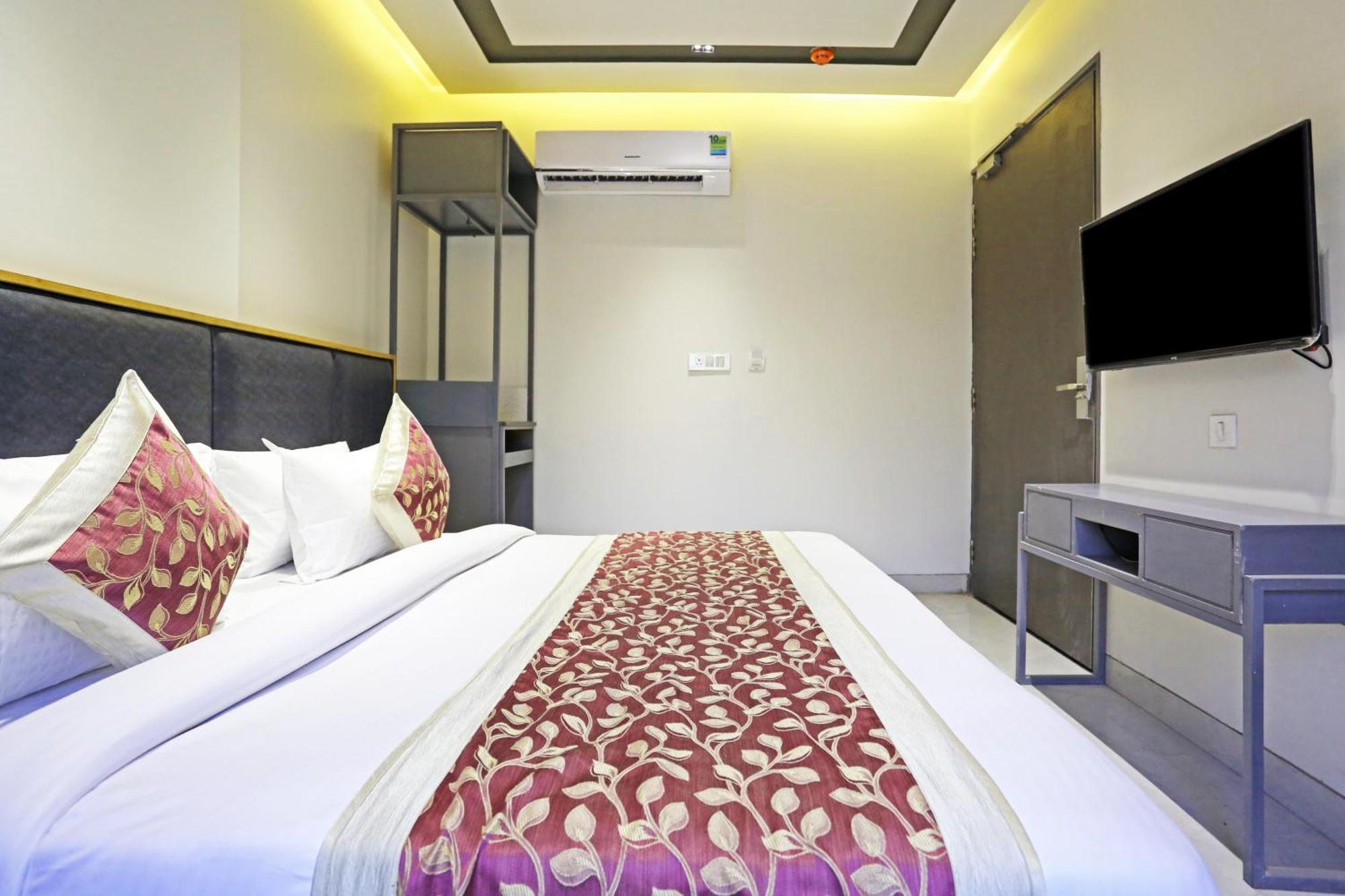 Crown Hotel Agra Near Taj Mahal Dış mekan fotoğraf
