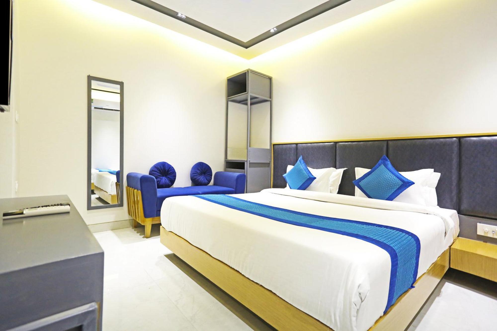 Crown Hotel Agra Near Taj Mahal Dış mekan fotoğraf