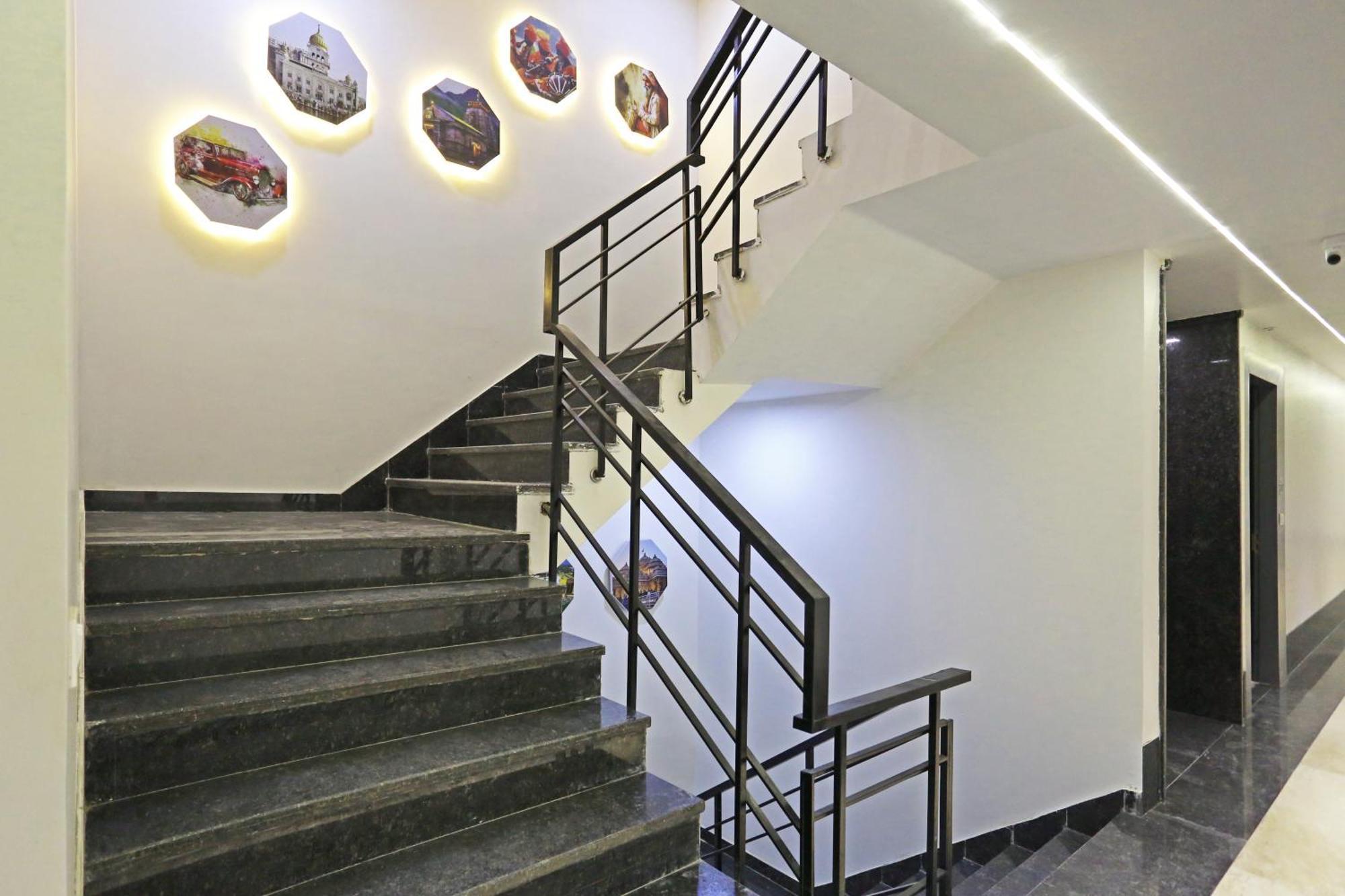 Crown Hotel Agra Near Taj Mahal Dış mekan fotoğraf