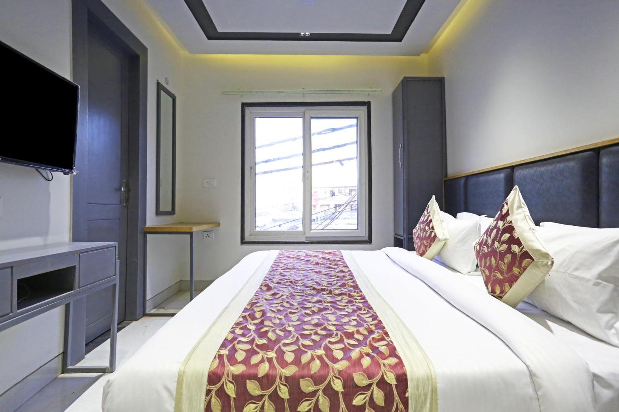 Crown Hotel Agra Near Taj Mahal Dış mekan fotoğraf