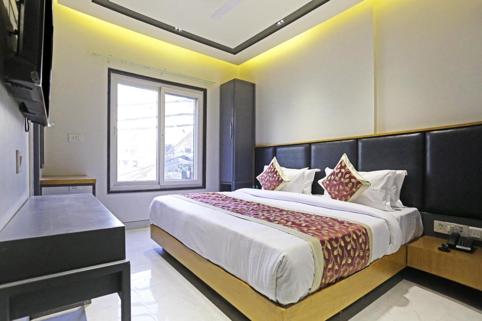Crown Hotel Agra Near Taj Mahal Dış mekan fotoğraf