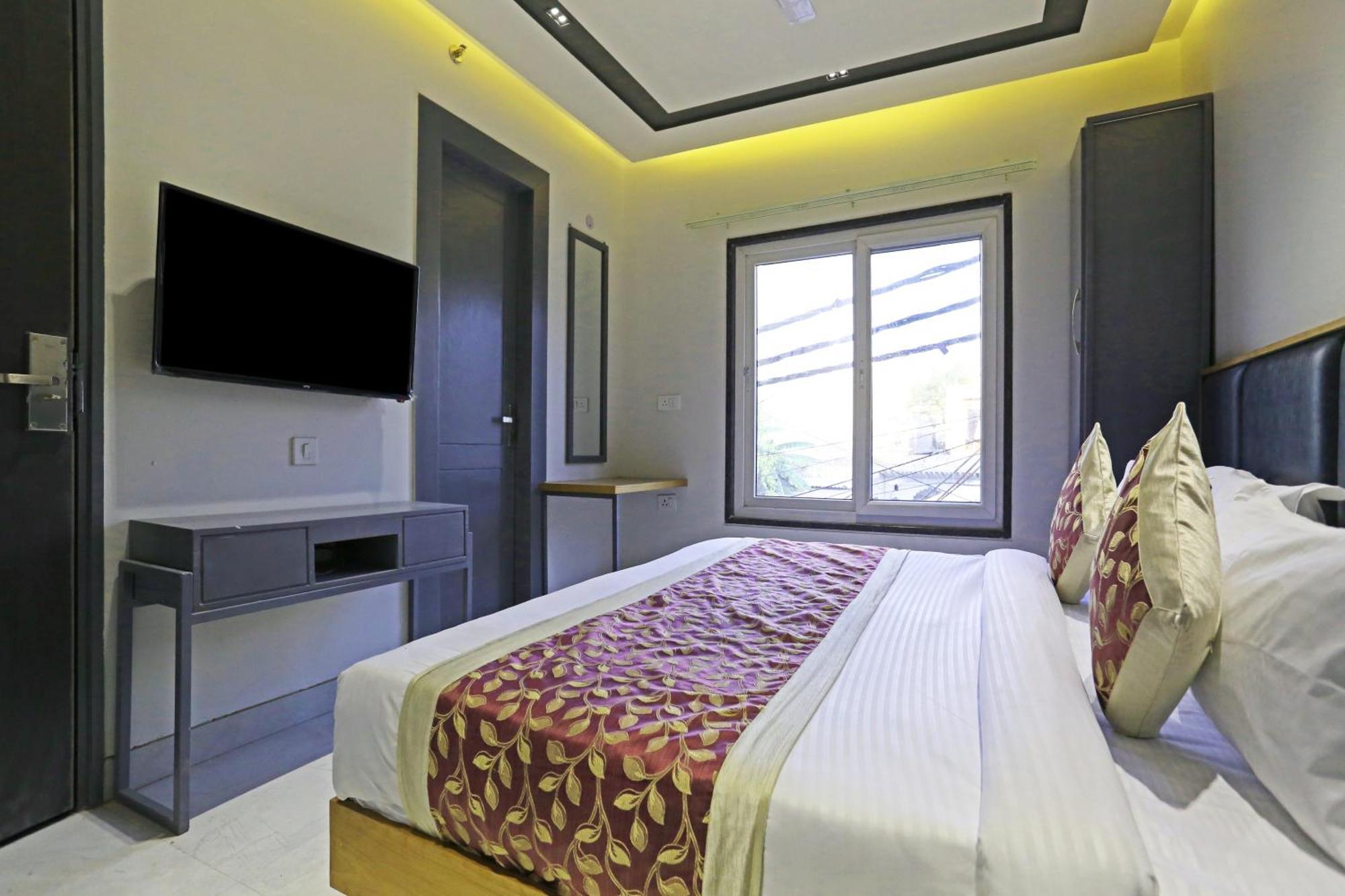 Crown Hotel Agra Near Taj Mahal Dış mekan fotoğraf
