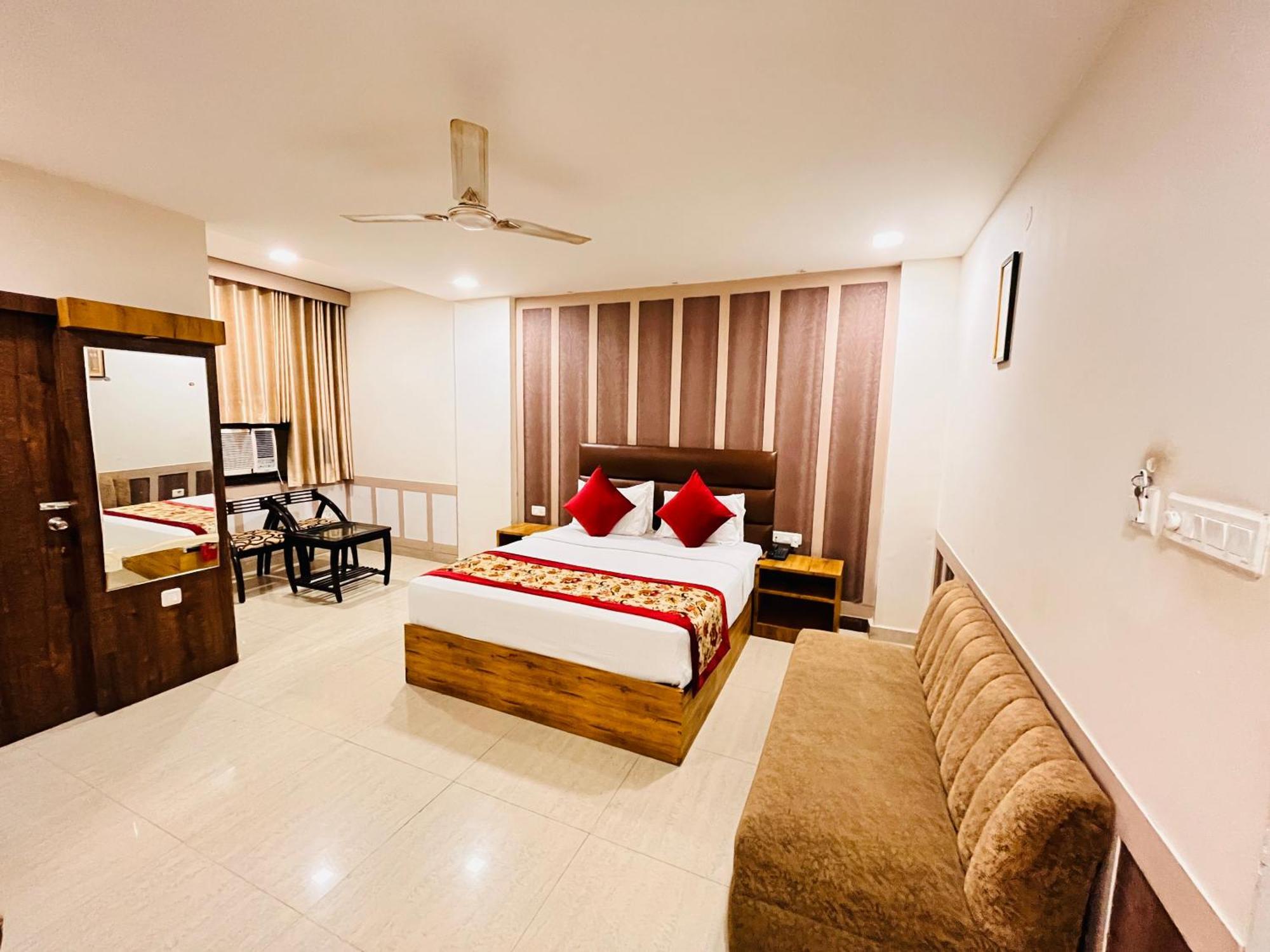 Crown Hotel Agra Near Taj Mahal Dış mekan fotoğraf