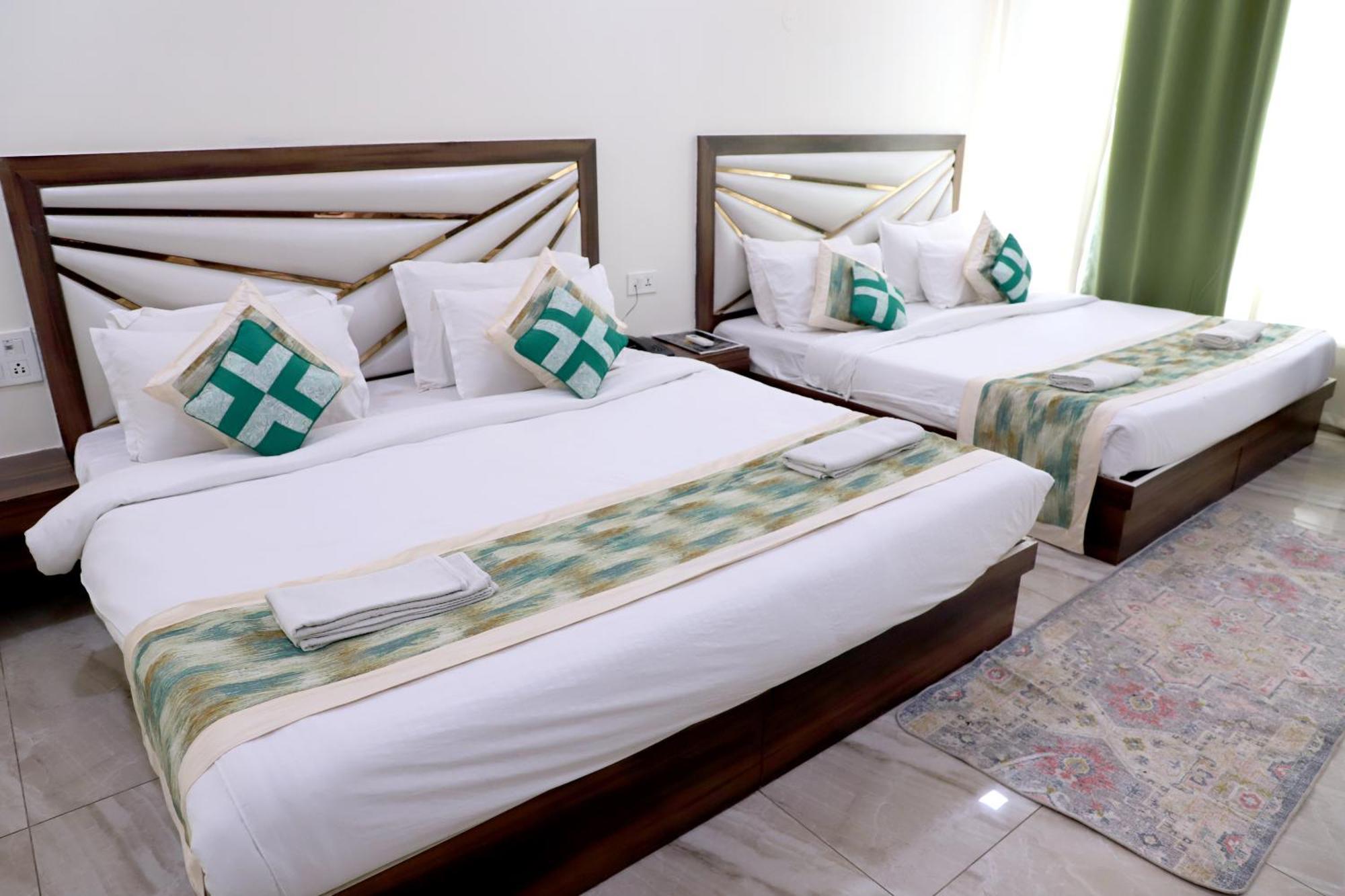 Crown Hotel Agra Near Taj Mahal Dış mekan fotoğraf