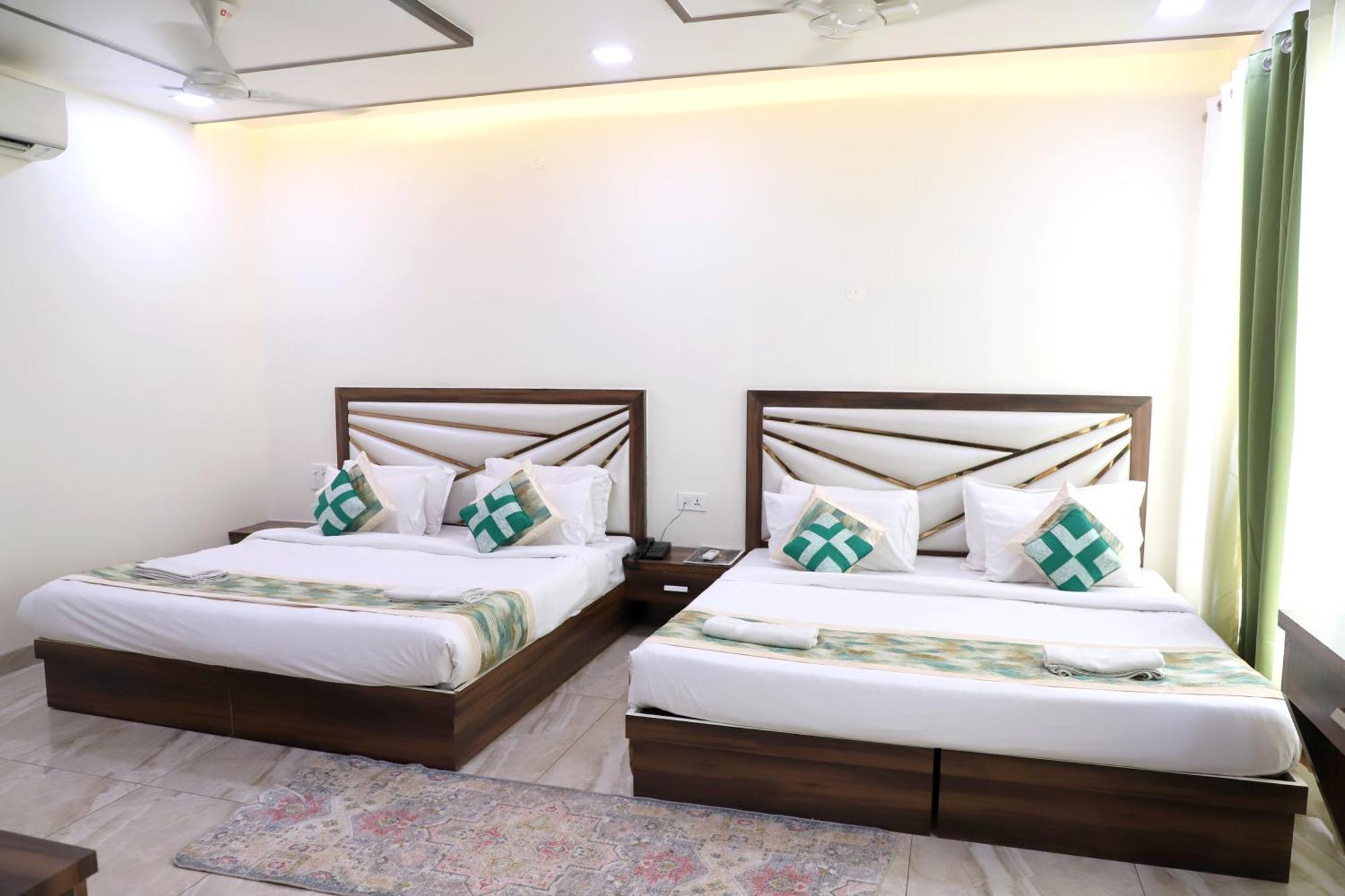 Crown Hotel Agra Near Taj Mahal Dış mekan fotoğraf