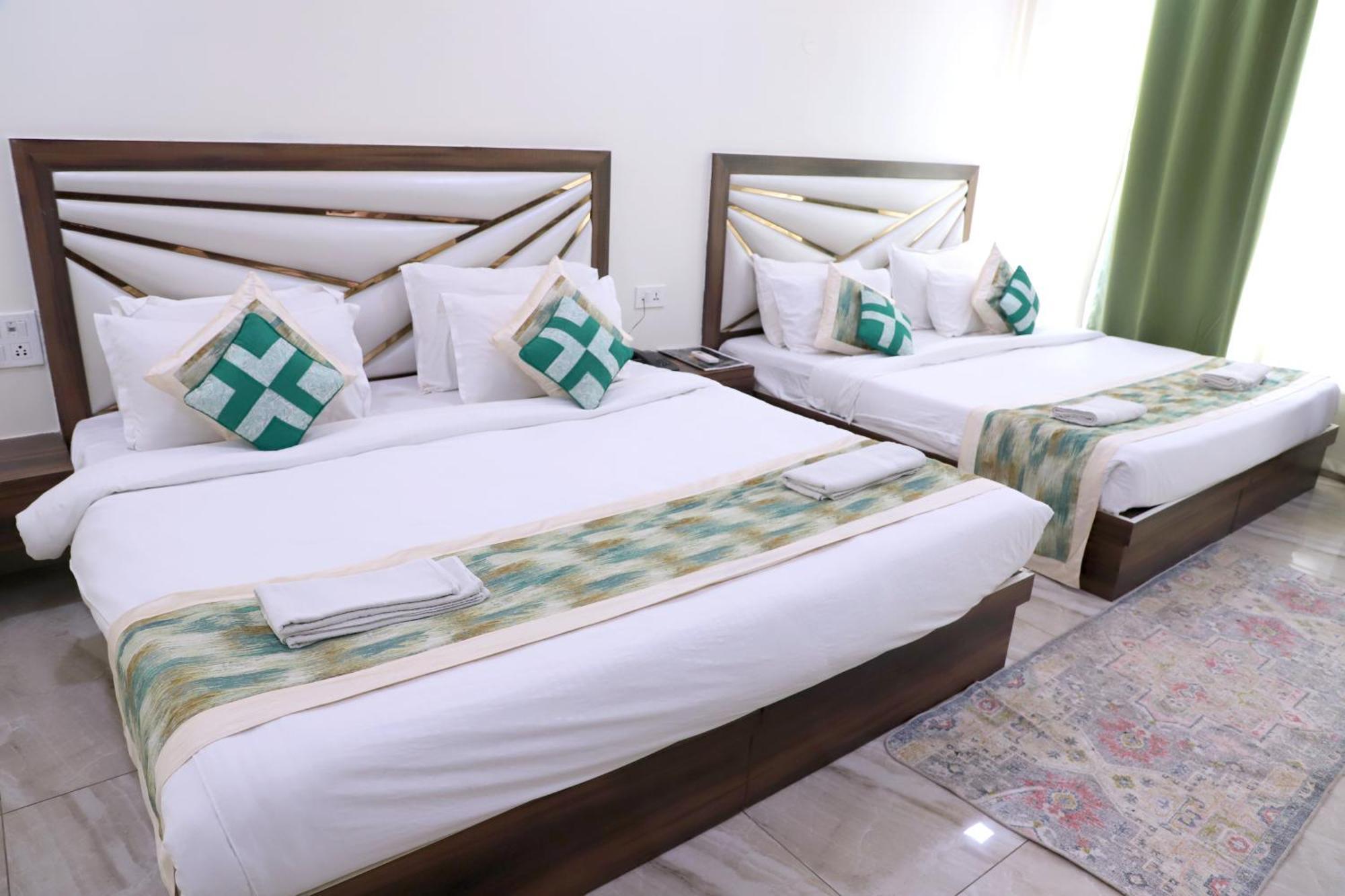 Crown Hotel Agra Near Taj Mahal Dış mekan fotoğraf
