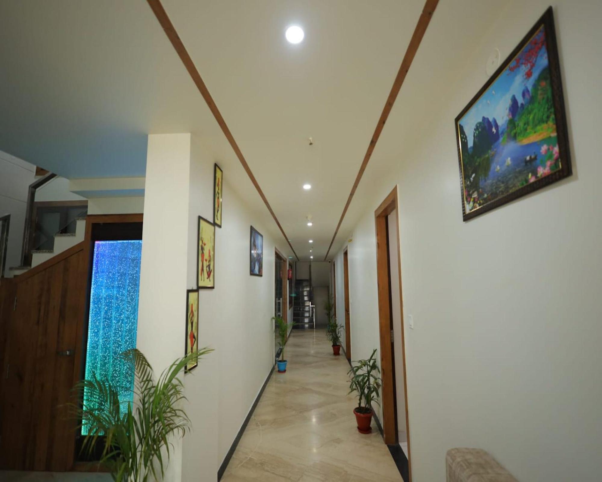 Crown Hotel Agra Near Taj Mahal Dış mekan fotoğraf