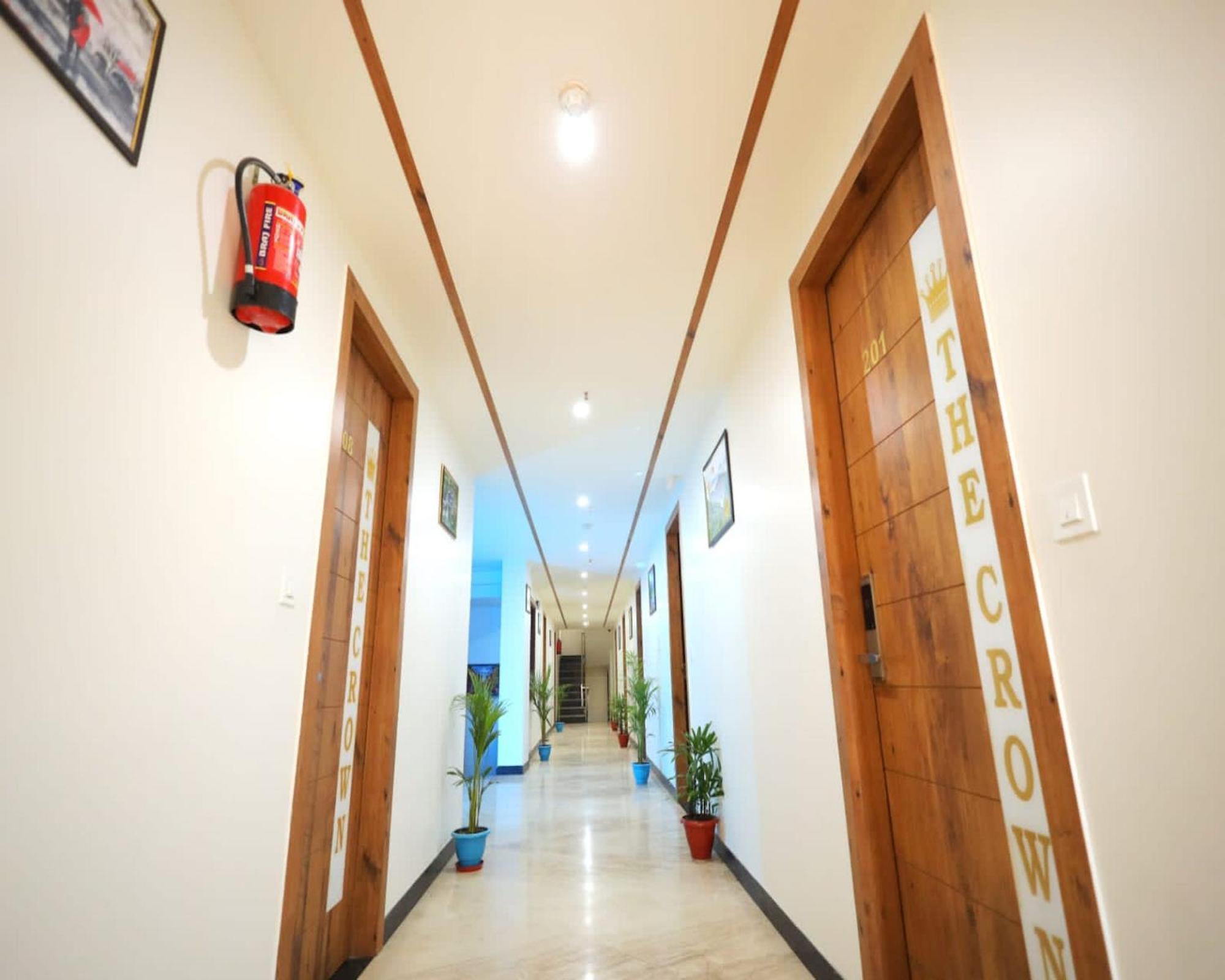Crown Hotel Agra Near Taj Mahal Dış mekan fotoğraf