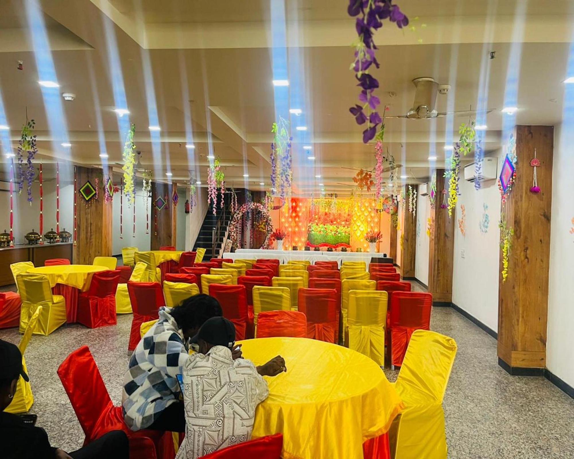 Crown Hotel Agra Near Taj Mahal Dış mekan fotoğraf