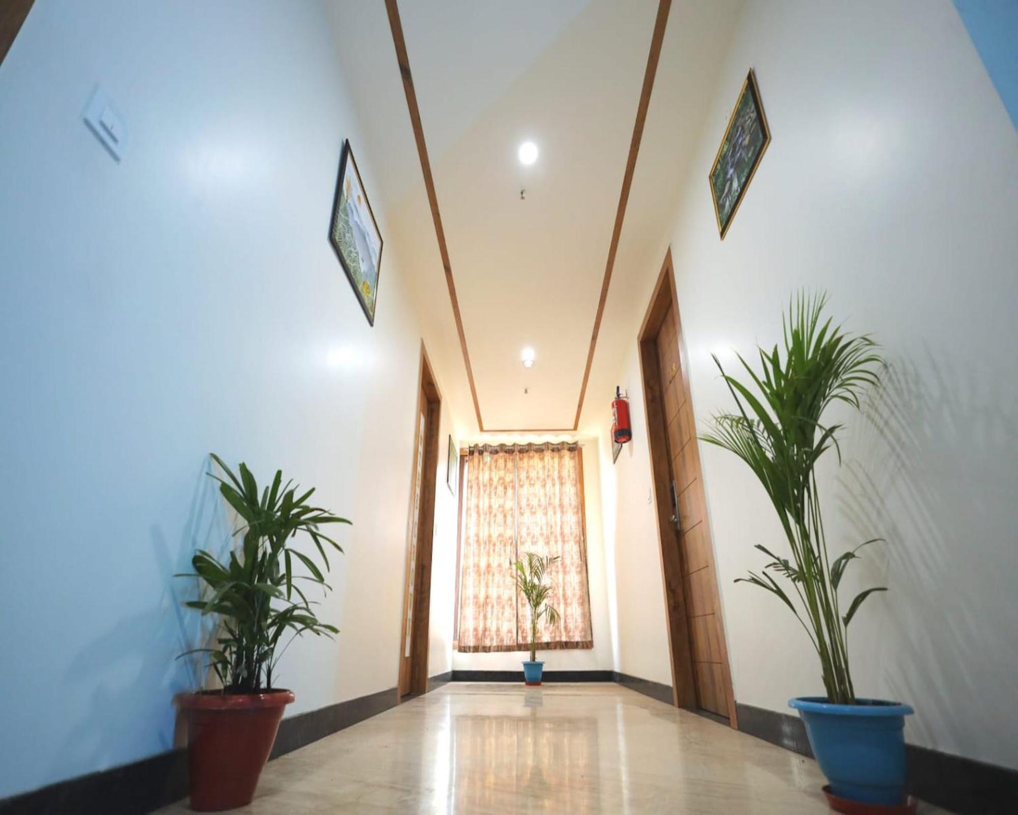 Crown Hotel Agra Near Taj Mahal Dış mekan fotoğraf