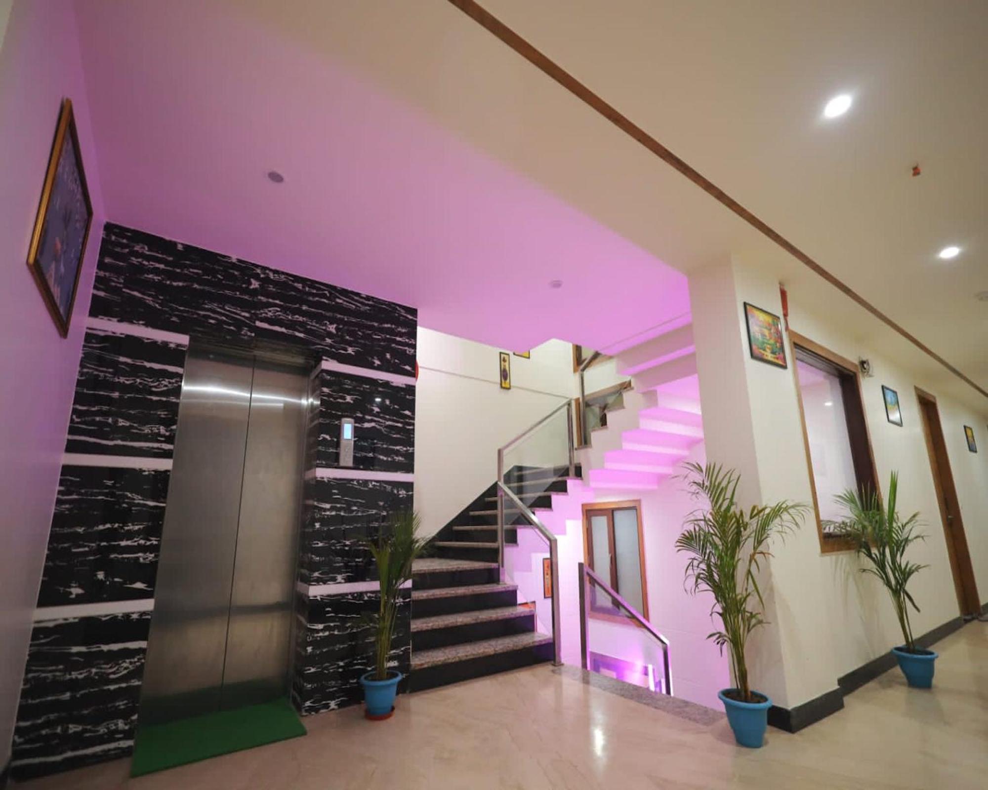 Crown Hotel Agra Near Taj Mahal Dış mekan fotoğraf