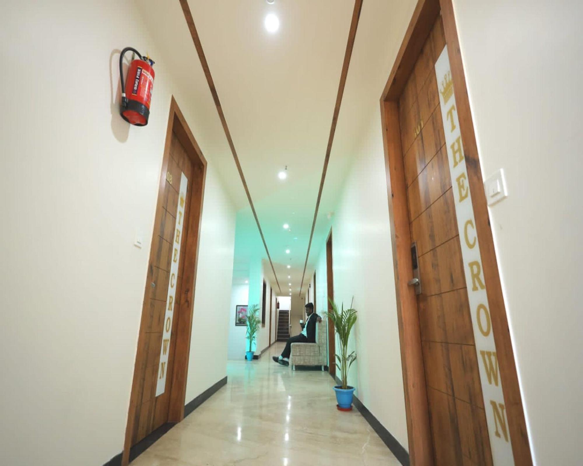 Crown Hotel Agra Near Taj Mahal Dış mekan fotoğraf