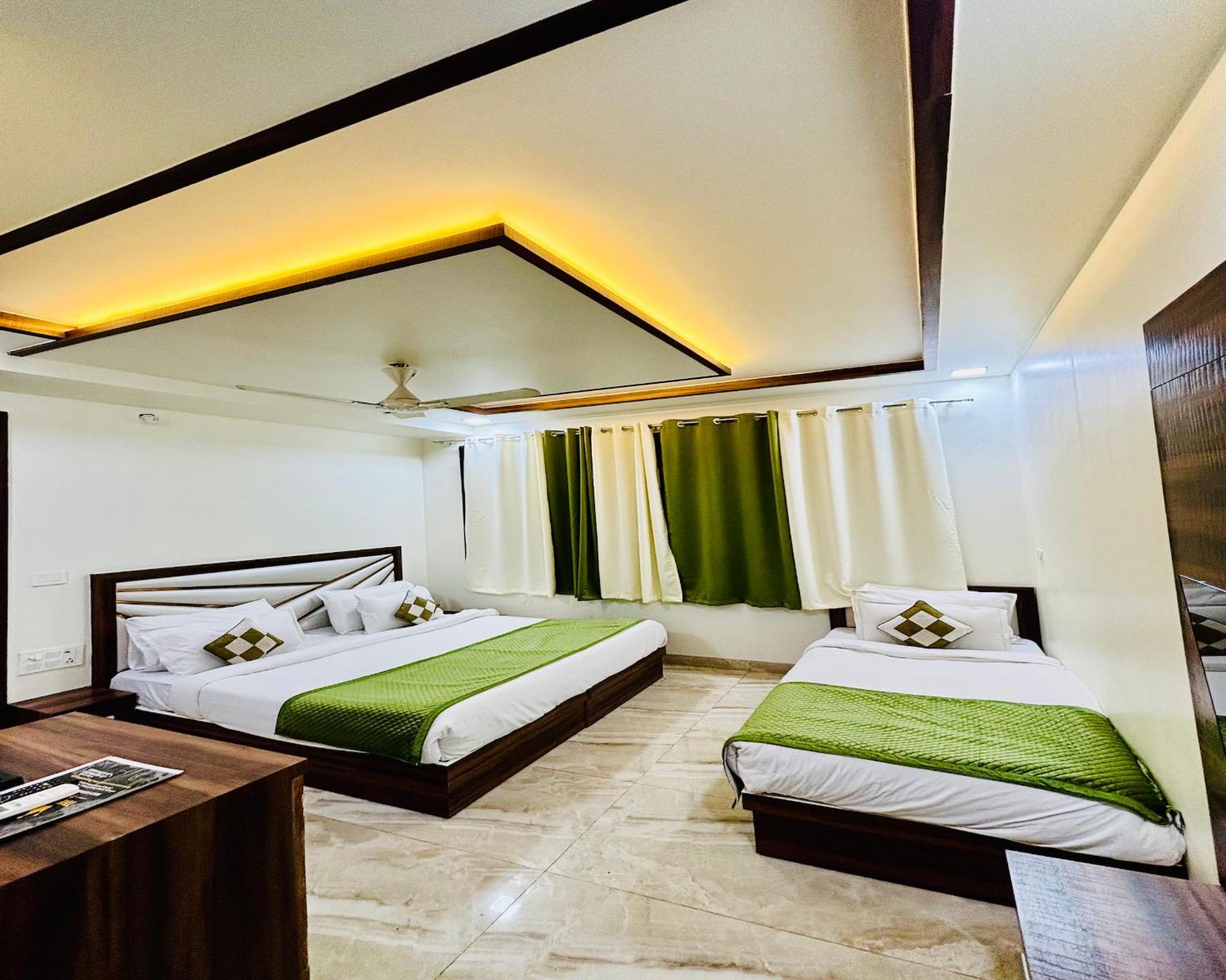 Crown Hotel Agra Near Taj Mahal Dış mekan fotoğraf